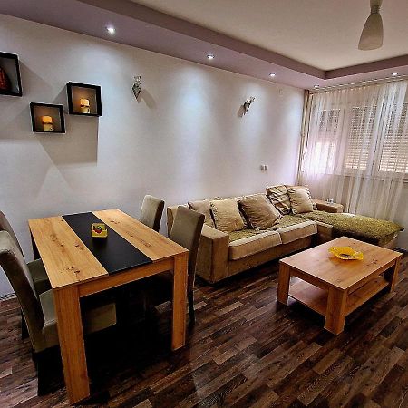 T&A Apartment Paracin Luaran gambar