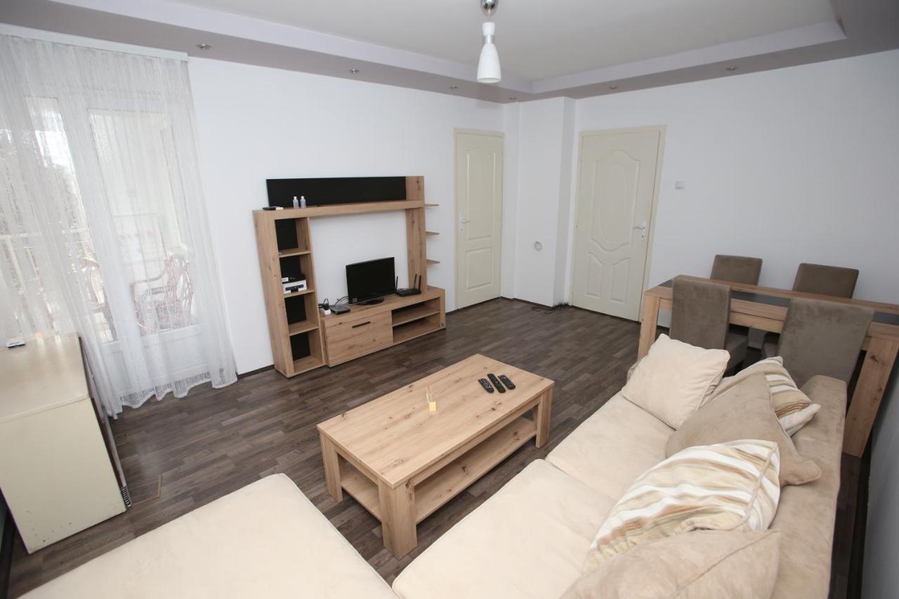 T&A Apartment Paracin Luaran gambar