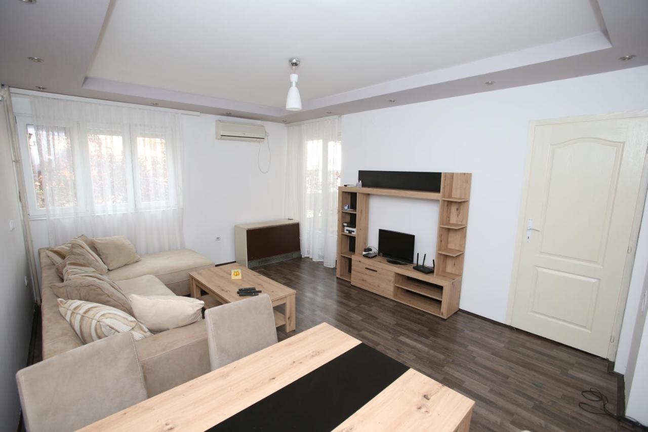 T&A Apartment Paracin Luaran gambar